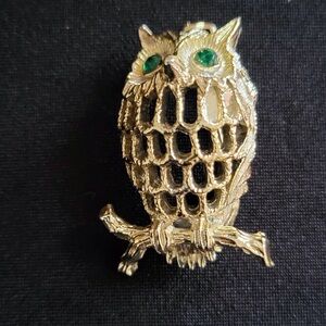 Vintage Gerry'S Goldtone  Owl Brooch with Green Eyes
